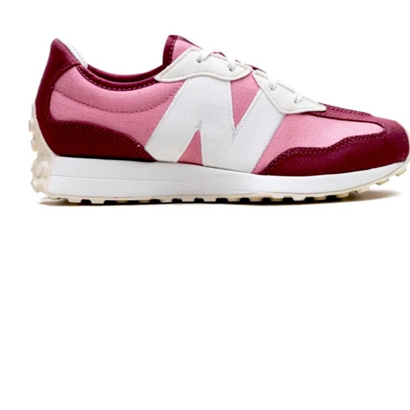 New Balance Shoes - ❤️💕 327 New Balances
